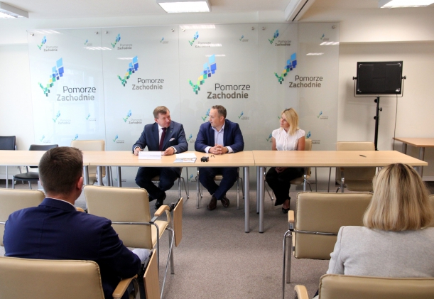 Podpisanie umów ze wsparciem z PO "Rybactwo i Morze" 13 września br. 