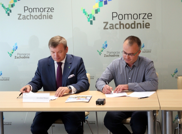 Podpisanie umów ze wsparciem z PO "Rybactwo i Morze" 13 września br. 