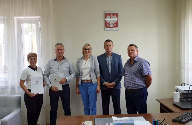 Członkini zarządu A.Bańkowska i wójt Gminy Siemyśl 