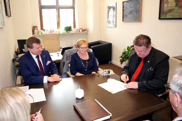 Nowy obiekt sportowy zachęcać będzie mieszkańców miejscowości Czarne (gm. Płoty) do rekreacji i aktywnego wypoczynku.