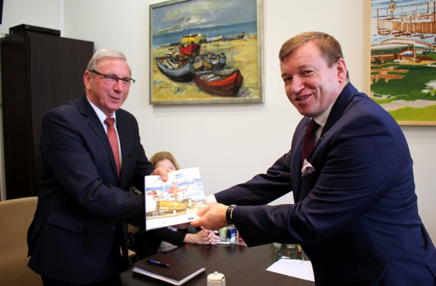 Świetlice wiejskie to miejsca służące rekreacji i integracji głównie lokalnych społeczności. Taki budynek o powierzchni prawie 140 m2 powstanie we Wlewie (gm. Trzebiatów).